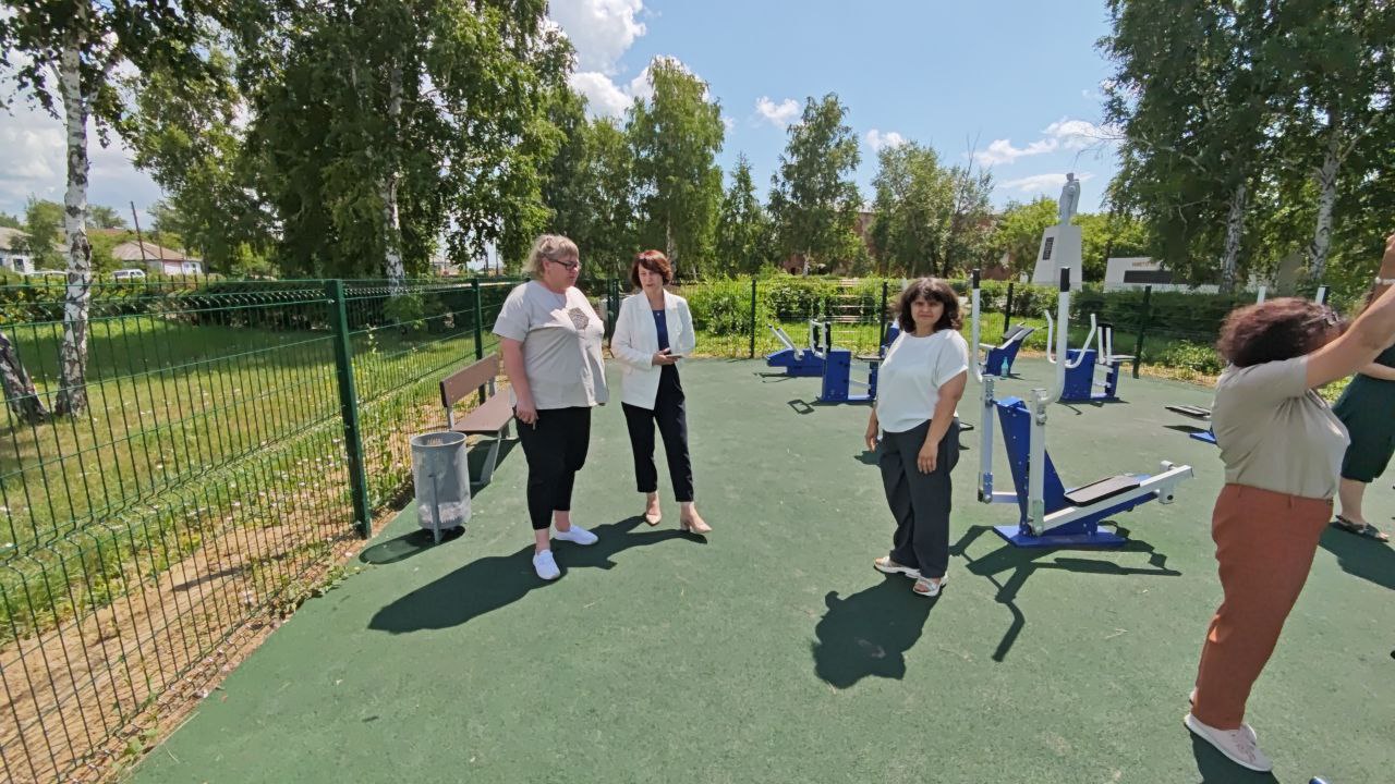 Работа главы муниципального округа Л. В. Подгоры в селе Знаменка..