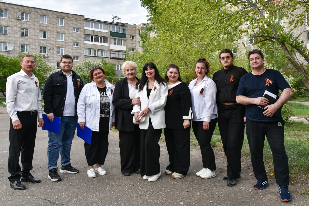 &quot;Поем двором&quot;.