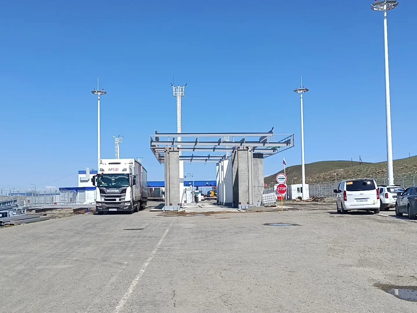 Алтайская таможня фиксирует рост потока туристов и грузов через российско-монгольскую границу.