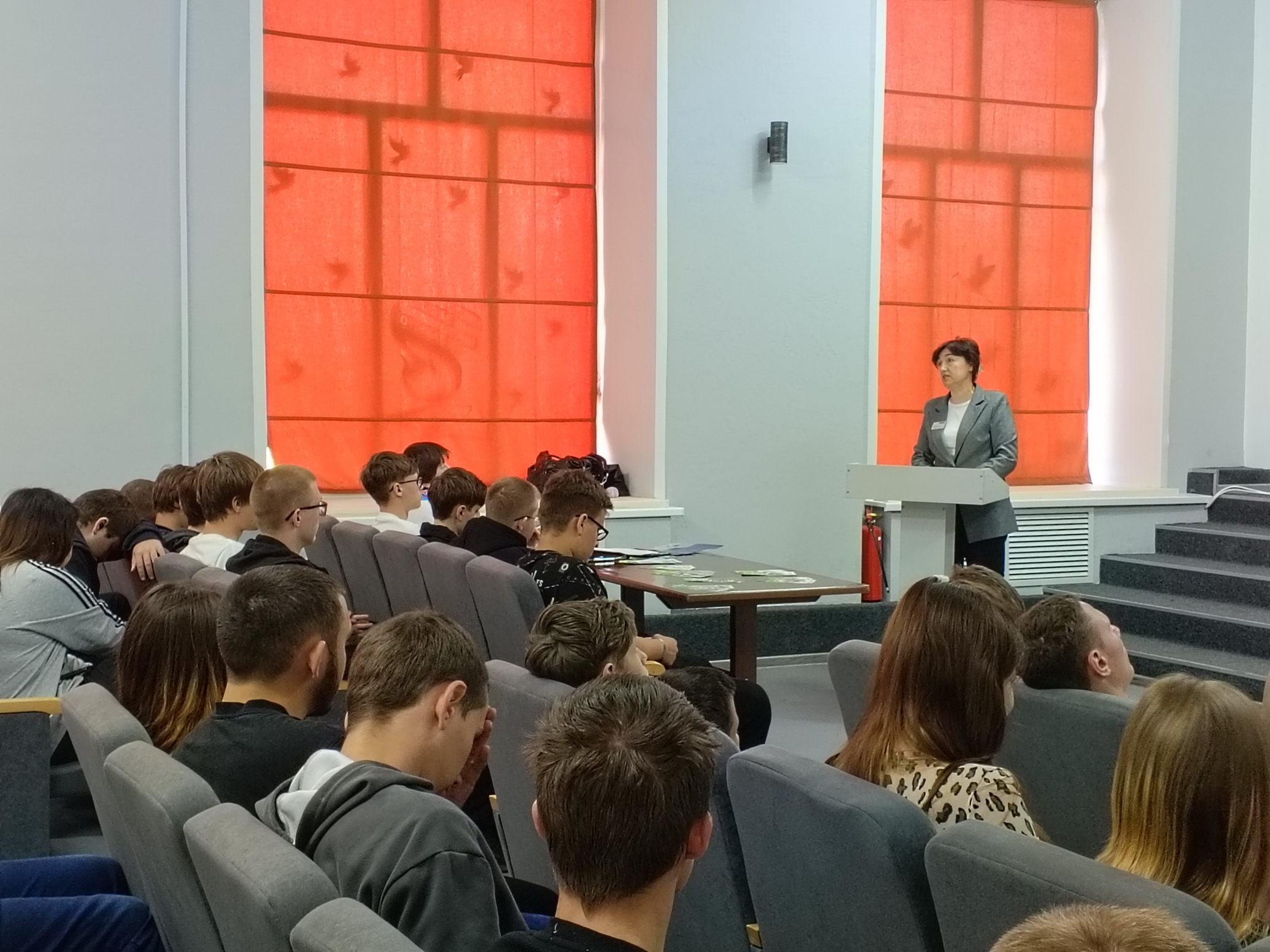 В рамках акции «Старт к будущей карьере» ведущий инспектор центра занятости населения г.Славгорода Снежана Старостина 27 мая провела профориентационную лекцию для студентов и выпускников аграрного техникума..