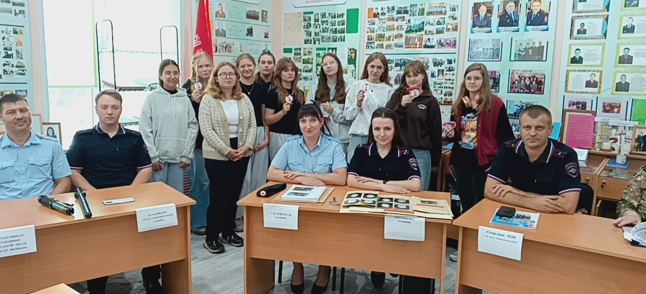 Для старшеклассников Семеновской средней общеобразовательной школы состоялась тематическая встреча в музее МВД..