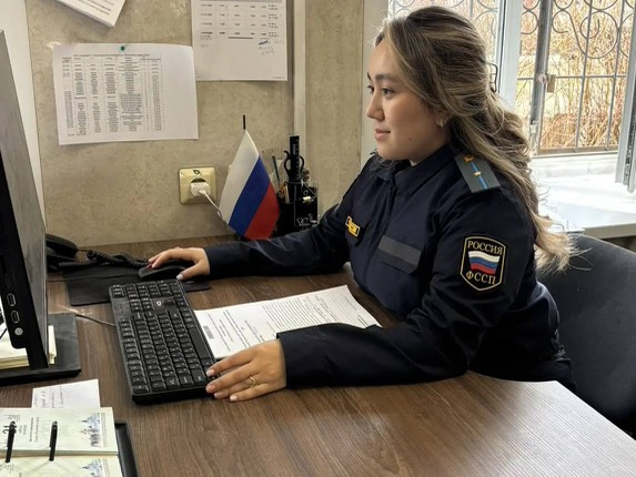 В Барнауле судебные приставы взыскали крупный долг по алиментам..