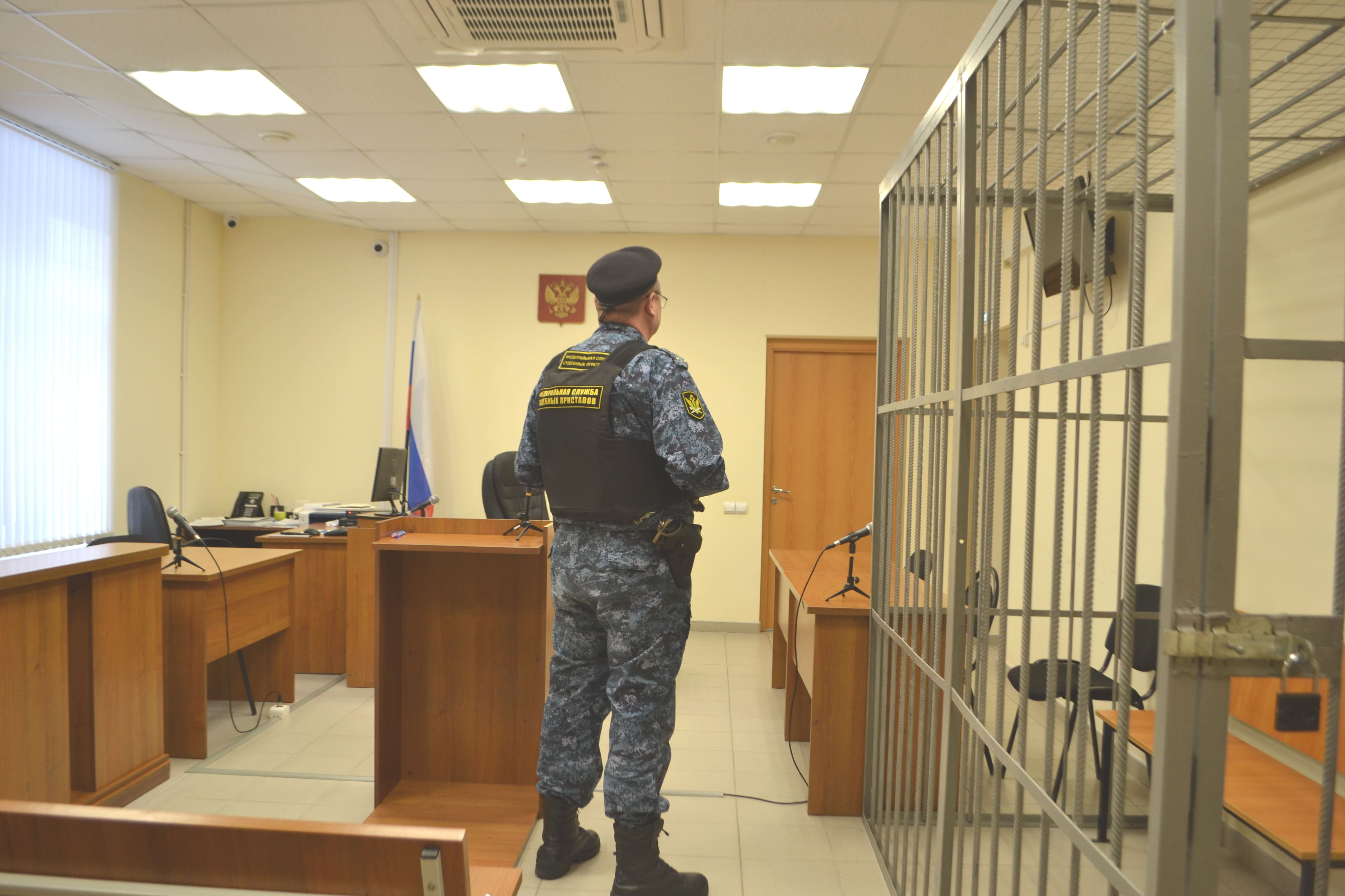 За неуплату алиментов - 6 месяцев исправительных работ.