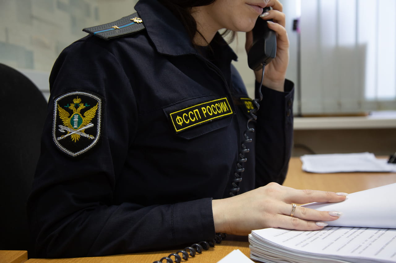 Житель Камня-на-Оби погасил долги, чтобы уехать к семье за границу.