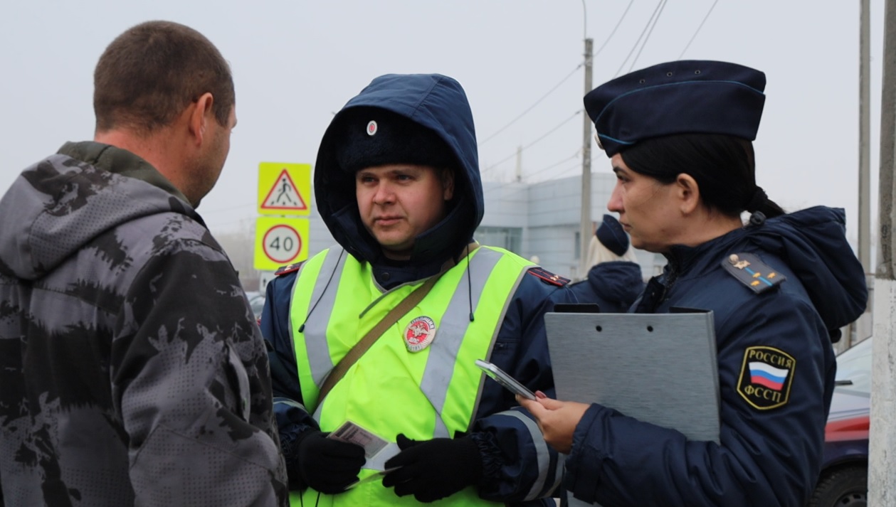 Более 110 автомобилей должников арестовано во время рейдов судебных приставов и ГИБДД в Алтайском крае в 2024 года .