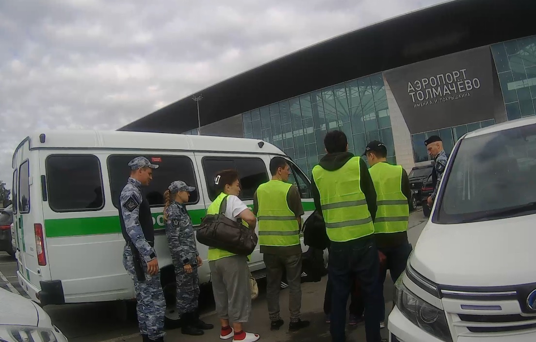 Граждан Узбекистана и Киргизии выдворили из Алтайского края.