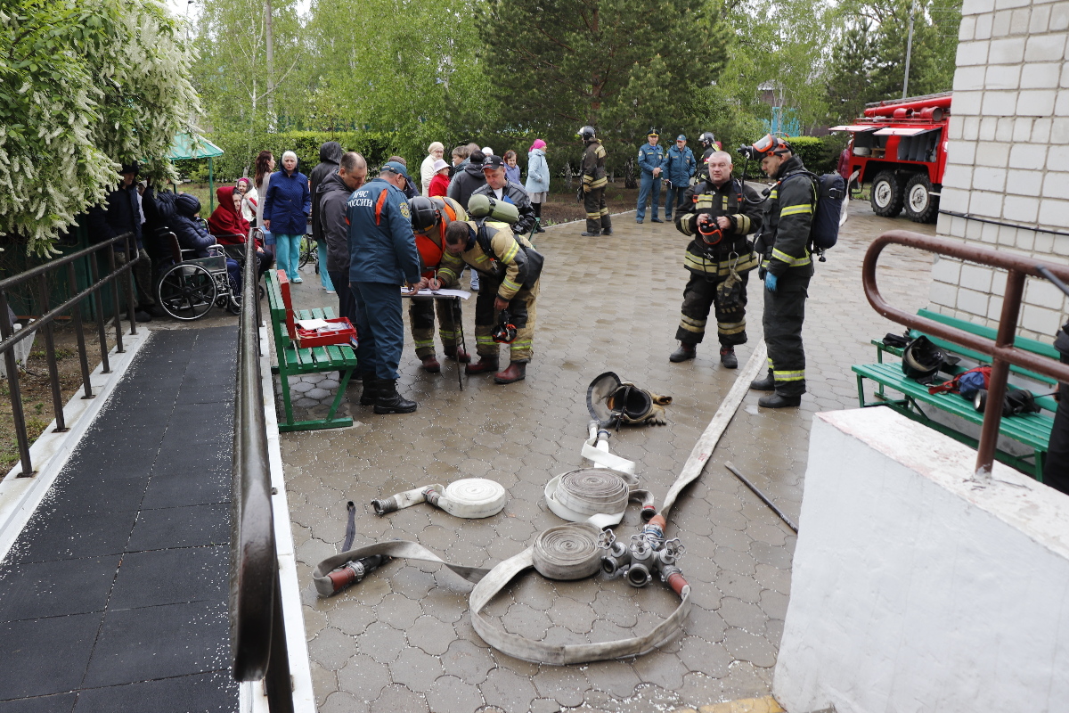Пожарно-тактические учения в стационарном отделении Комплексного центра г. Славгорода.