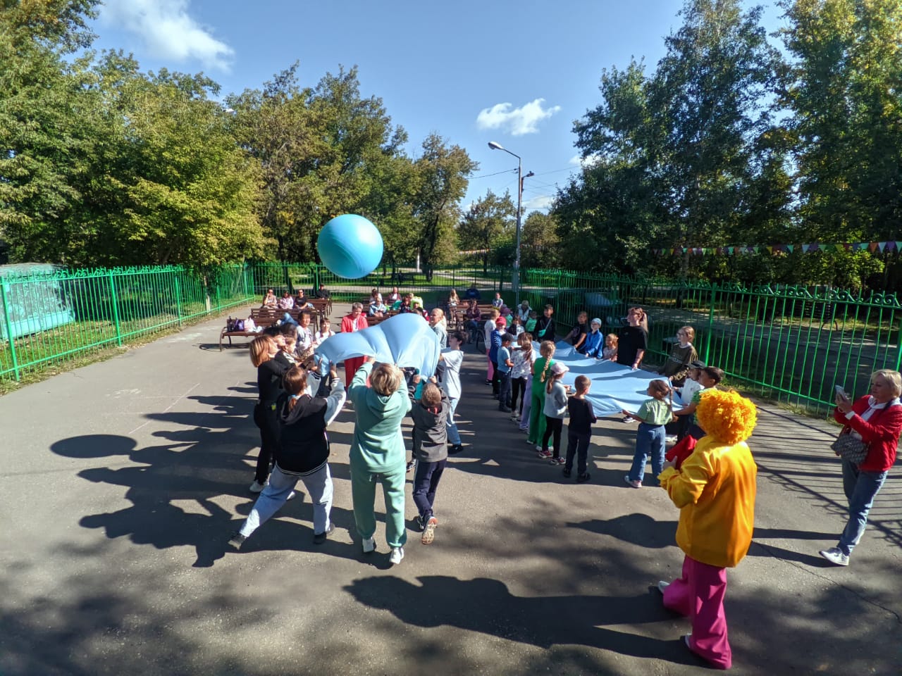 14 сентября прошло закрытие сезона парка культуры и отдыха города Славгорода, ознаменовавший завершение летних радостей и начало прекрасной золотой осени.