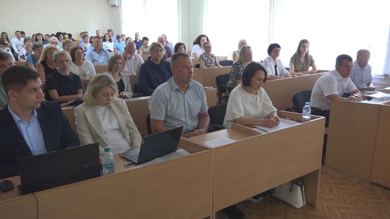 Сегодня, 12 июля, в Славгороде проходит окружное совещание по внедрению проектов по организации первичной медико-санитарной помощи в Алтайском крае.