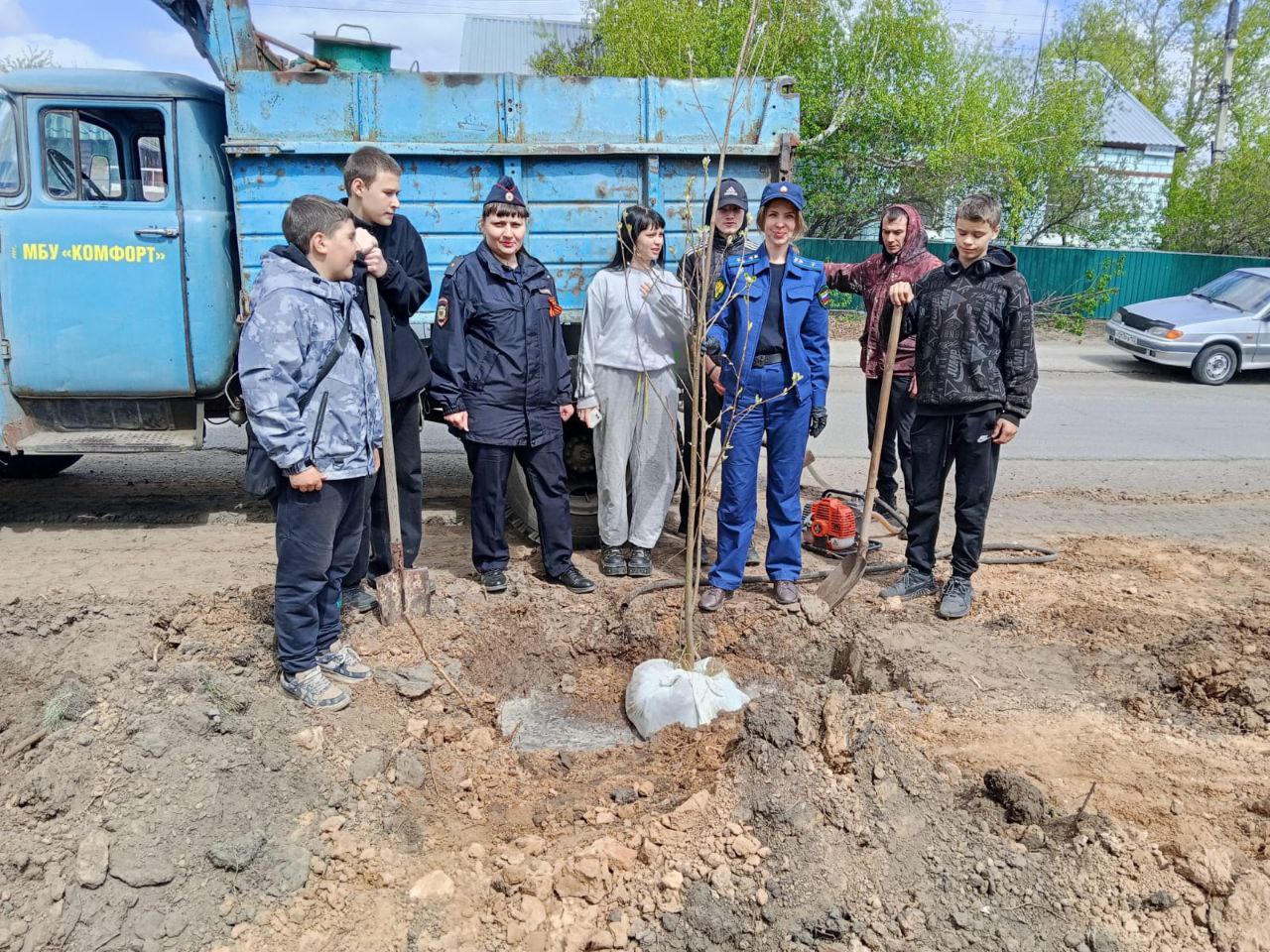 В Славгороде в рамках акции «Сад памяти» высажены деревья в городском парке культуры и отдыха, а также на аллее по ул. Комсомольская .
