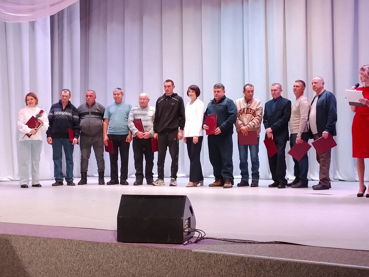 Сегодня, 28 ноября, в городском Доме культуры состоялось торжественное мероприятие, посвященной Дню работника сельского хозяйства и перерабатывающей промышленности.