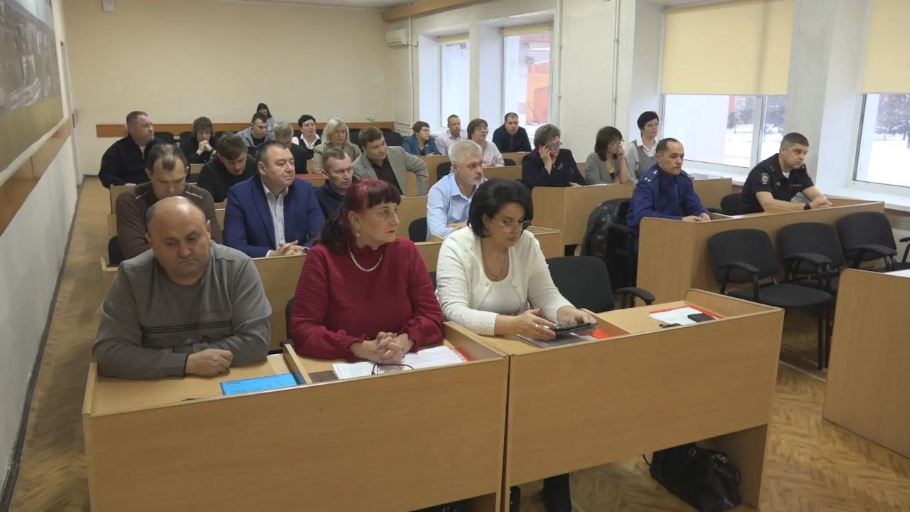 В Славгороде состоялась четвертая внеочередная сессия Собрания депутатов муниципального округа город Славгород Алтайского края восьмого созыва.