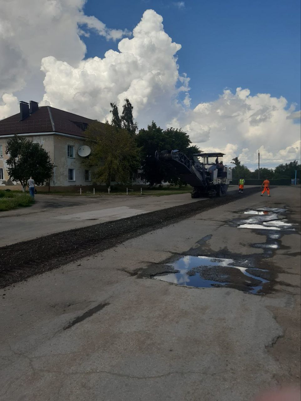 Ремонт дорог продолжается.