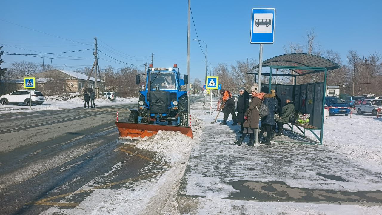 В нашем муниципалитете филиал &quot;Славгородский&quot; АО &quot;Северо-Западное ДСУ Алтайского края&quot; ежедневно проводит работы по содержанию автомобильных дорог регионального и межмуниципального значения в границах муниципального округа.