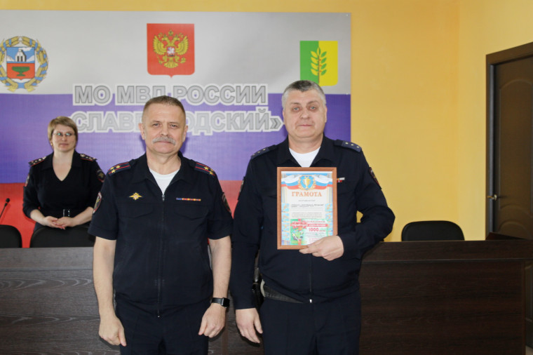 В ноябре текущего года Вячеслав Николаевич Долиденок вышел на пенсию, проработав в родном отделе более 35 лет. В ноябре текущего года Вячеслав Николаевич Долиденок вышел на пенсию, проработав в родном отделе более 35 лет.