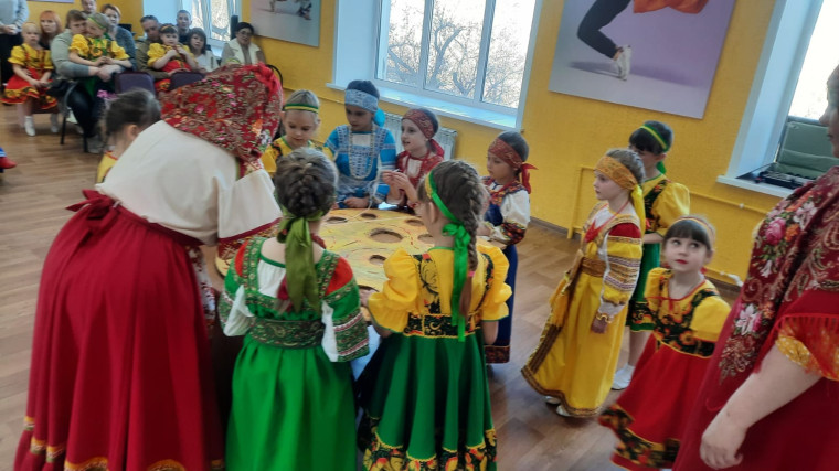 В Городском Доме культуры Славгорода состоялся семейный вечер - посиделки на народные, фольклорные темы.. В Городском Доме культуры Славгорода состоялся семейный вечер - посиделки на народные, фольклорные темы..