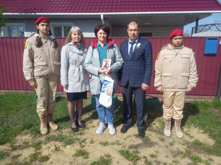Семьи солдат, погибших в СВО, поздравили с наступающим Днем Победы в Великой Отечественной войне. Семьи солдат, погибших в СВО, поздравили с наступающим Днем Победы в Великой Отечественной войне.