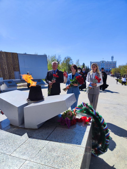 На главной площади города Славгорода состоялся торжественный митинг, на который почтить память павших за Отечество собралось большое количество славгородцев.. На главной площади города Славгорода состоялся торжественный митинг, на который почтить память павших за Отечество собралось большое количество славгородцев..