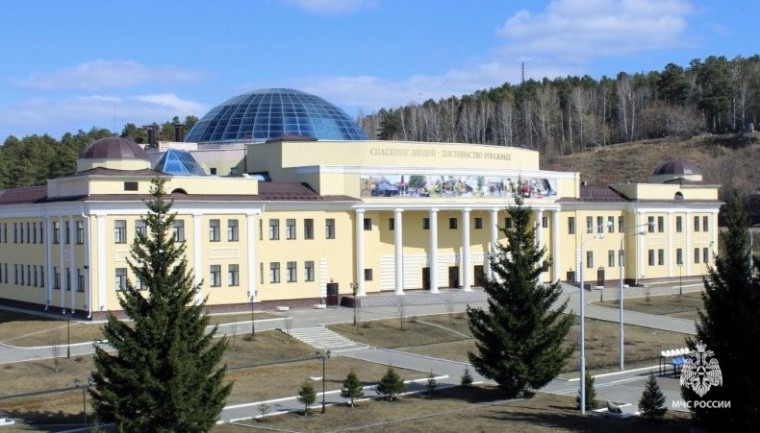 ГУ МЧС России по Алтайскому краю проводит набор абитуриентов (выпускников 11 классов и средних профессиональных заведений) в высшие учебные заведения МЧС России на очную форму обучения за счет средств федерального бюджета на 2024 год:. ГУ МЧС России по Алтайскому краю проводит набор абитуриентов (выпускников 11 классов и средних профессиональных заведений) в высшие учебные заведения МЧС России на очную форму обучения за счет средств федерального бюджета на 2024 год:.