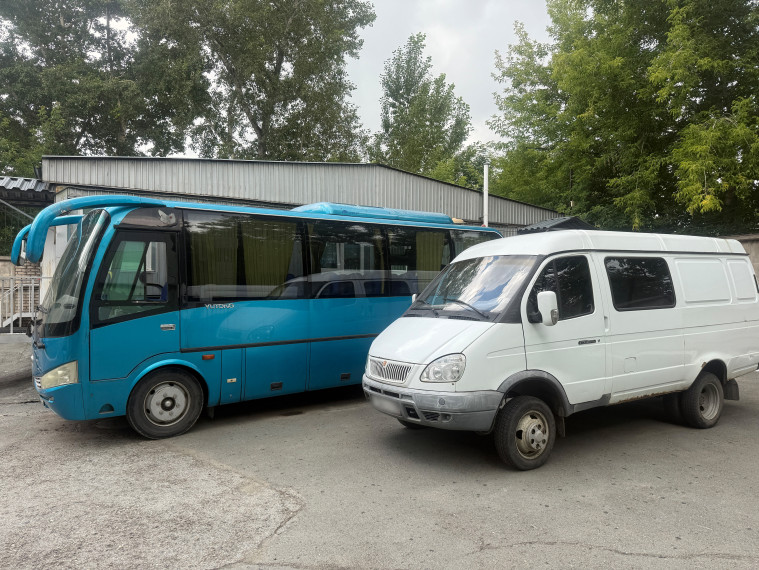 Алтайские таможенники передали Народному фронту автотранспорт для СВО. Алтайские таможенники передали Народному фронту автотранспорт для СВО.