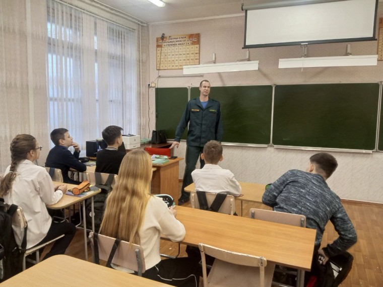 Сотрудники МЧС на регулярной основе проводят профилактическую работу с гражданами всех возрастов. Напомнить важные правила взрослым и рассказать о безопасности детям – главная цель подобных мероприятий. Сотрудники МЧС на регулярной основе проводят профилактическую работу с гражданами всех возрастов. Напомнить важные правила взрослым и рассказать о безопасности детям – главная цель подобных мероприятий.